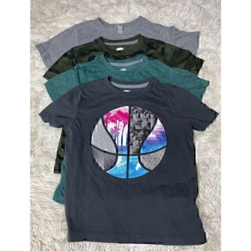 Great Used Condition Boys 4 piece size 6-7 Short Sleeve Graphic Tshirts by Old N